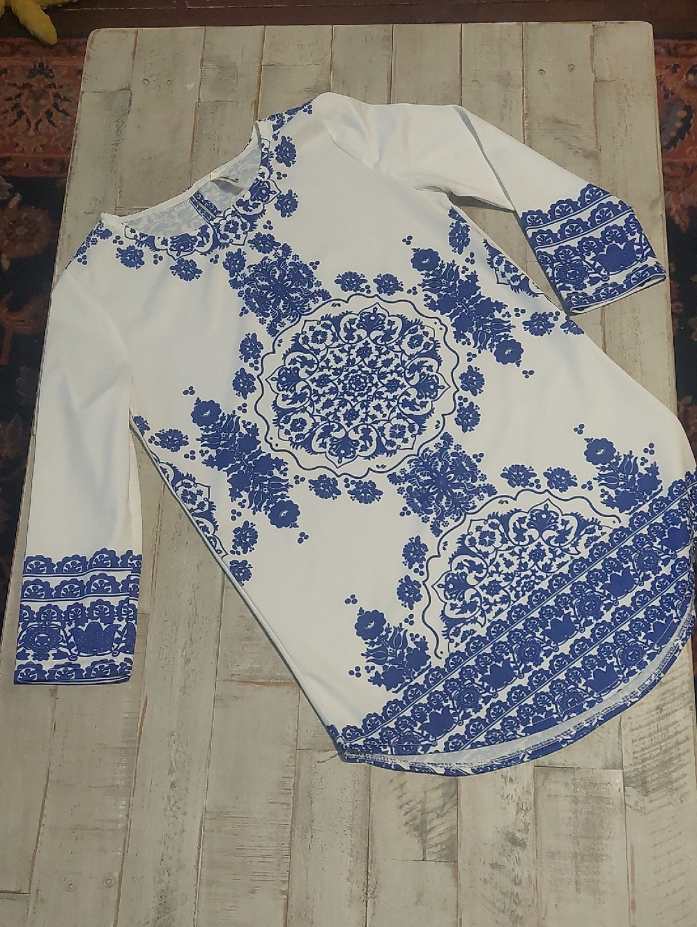 Women’s White & Blue Medallion Print Tunic Top